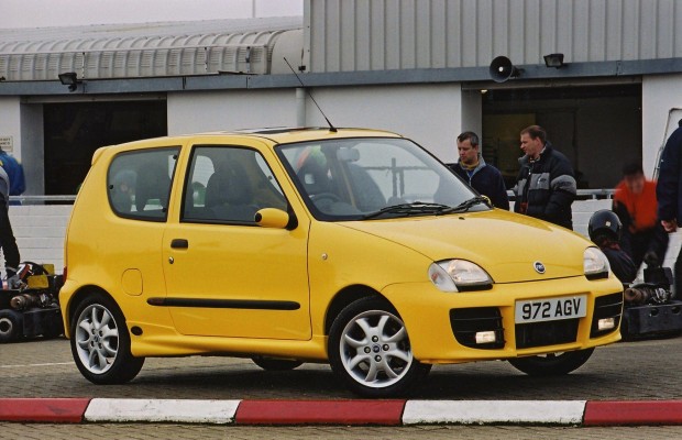 Cinquecento продавался до 1998 года, когда Fiat выпустил своего преемника на рынке - Seicento