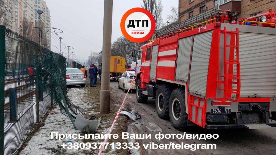 Движение скоростного трамвая в Киеве заблокирован в результате ДТП на пересечении ул